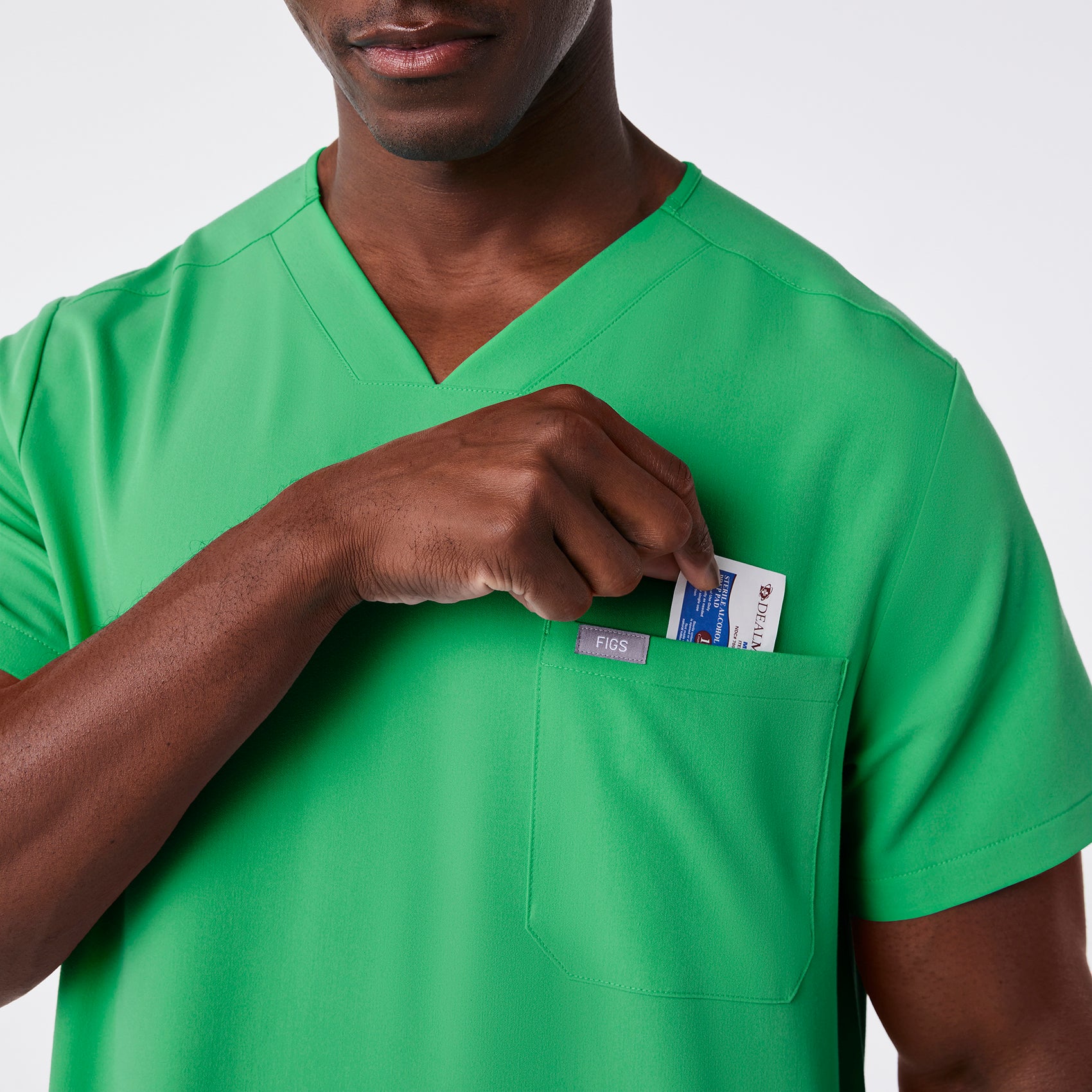men's Emerald Chisec - Three-Pocket Scrub Top™ - Image 5
