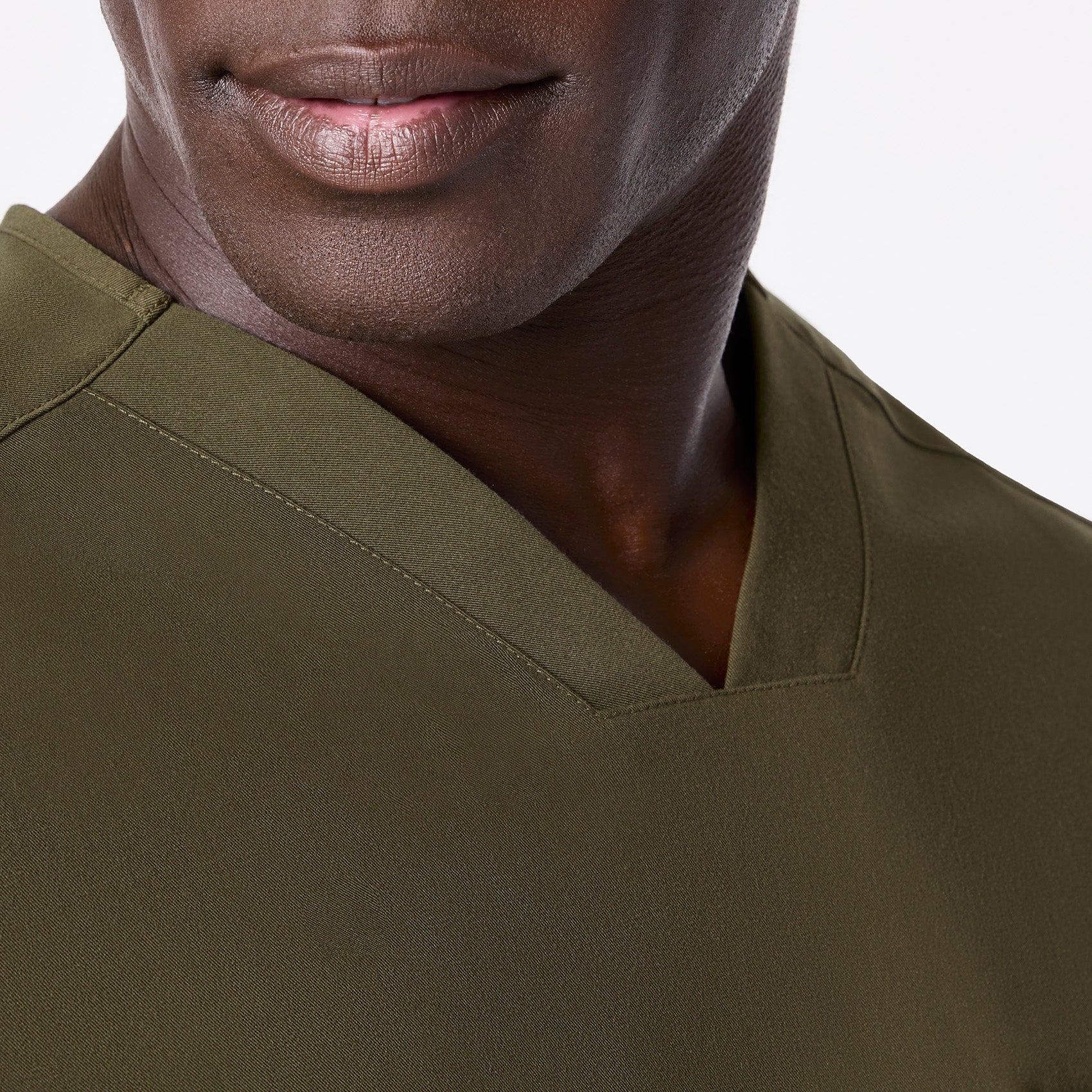 men's Spruce Chisec - Three-Pocket Scrub Top™ - Image 5