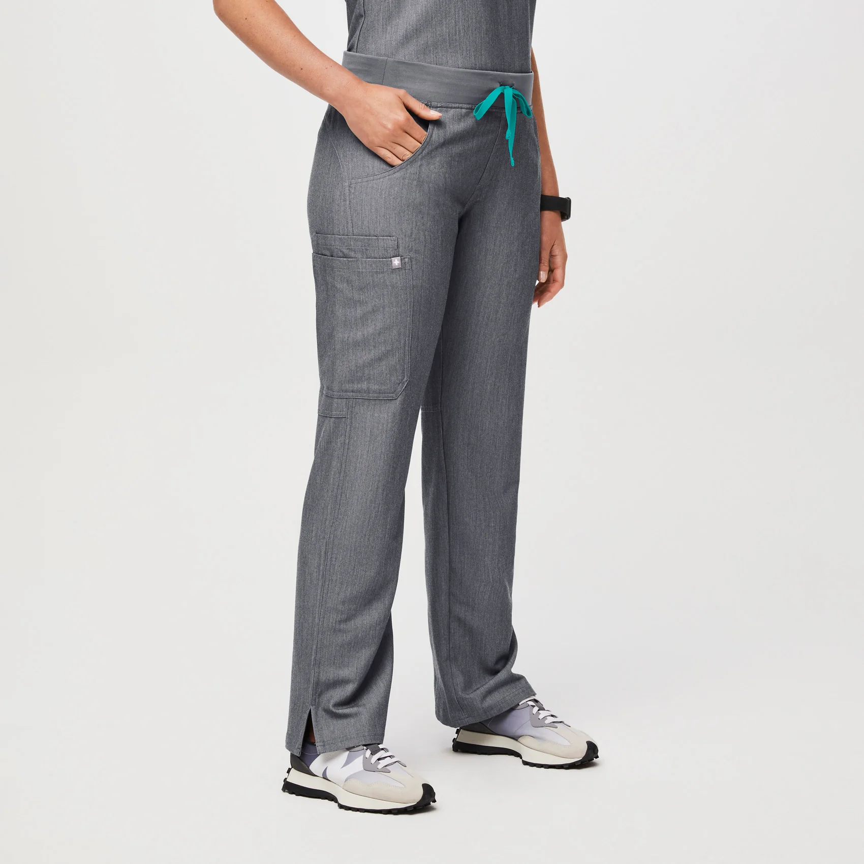 women's Graphite Kade™ - Tall Cargo Scrub Pants (3XL - 6XL) - Image 3