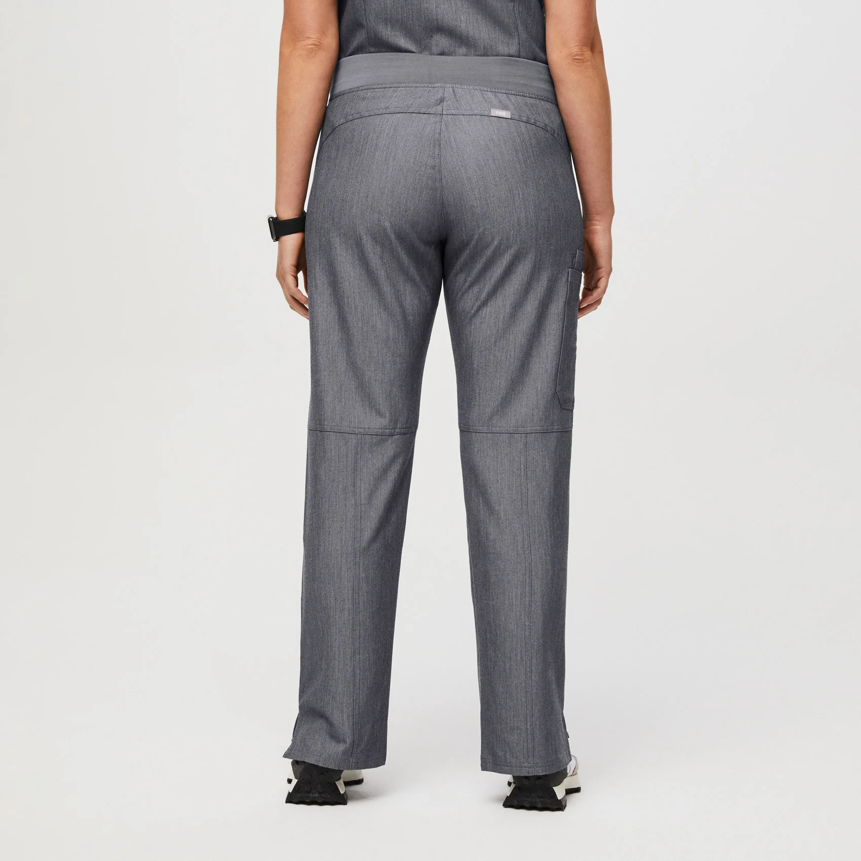women's Graphite Kade™ - Tall Cargo Scrub Pants (3XL - 6XL) - Image 4